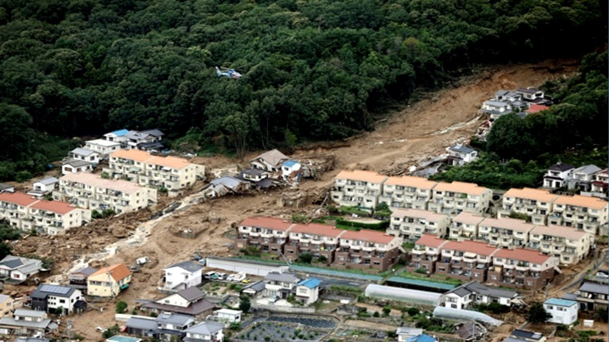 Внаслідок повені в Японії загинули 42 людини - фото 1