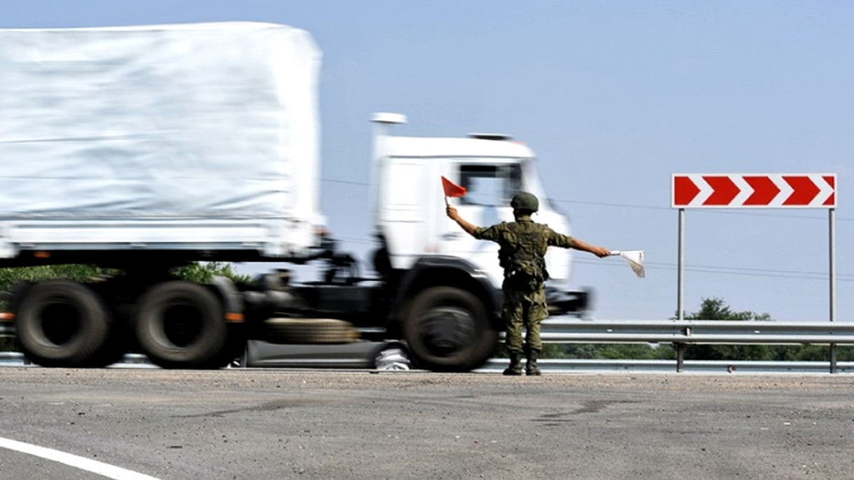 Із України виїхали 184 російські вантажівки, туди завантажили обладнання із заводів - фото 1