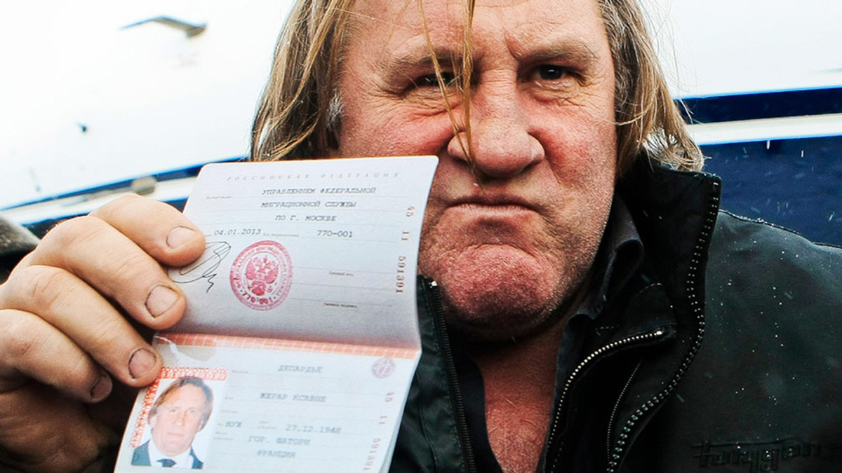 На Донбас завезли російські рублі й паспорти для терористів - фото 1