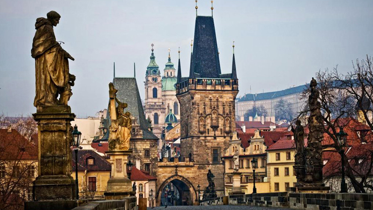 Прага розірвала відносини з Москвою і Санкт-Петербургом через агресію Путіна - фото 1