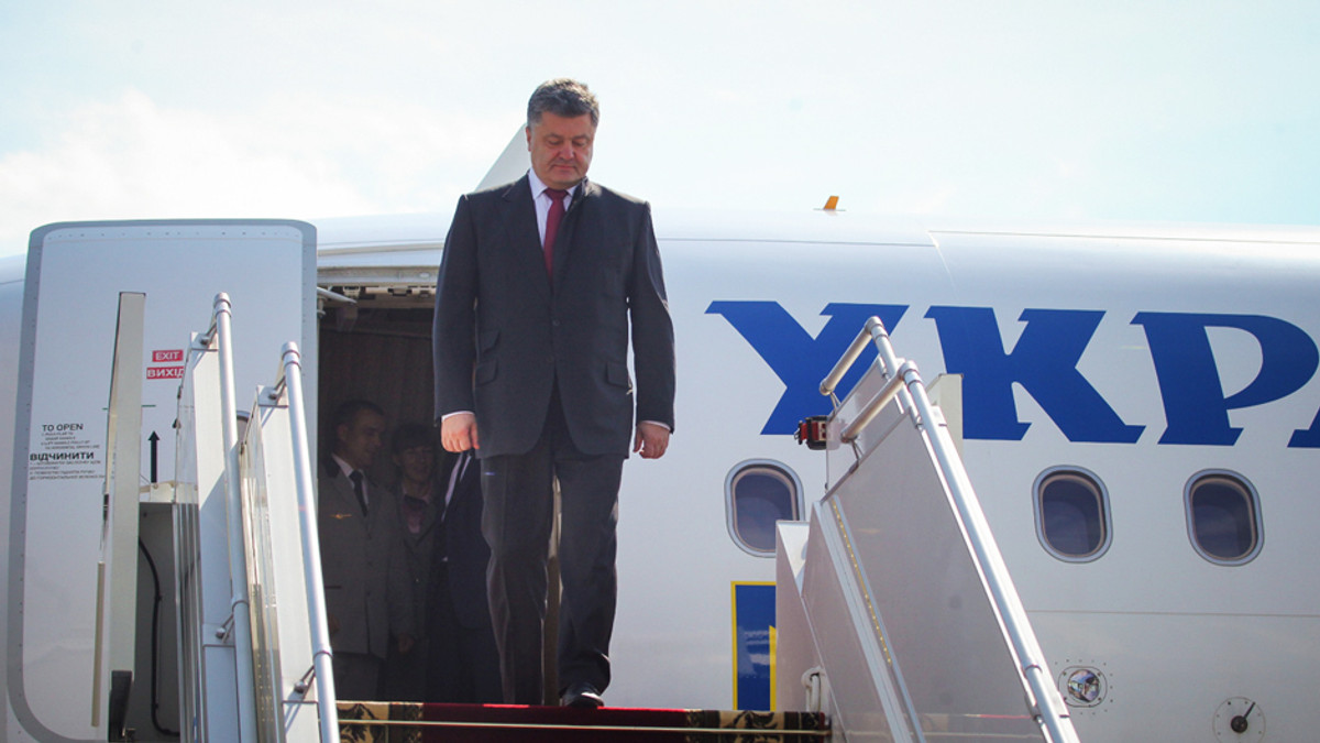 Петро Порошенко полетів на саміт НАТО - фото 1