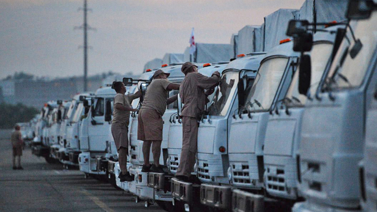Російський гуманітарний конвой «стоїть без руху» біля кордону - фото 1