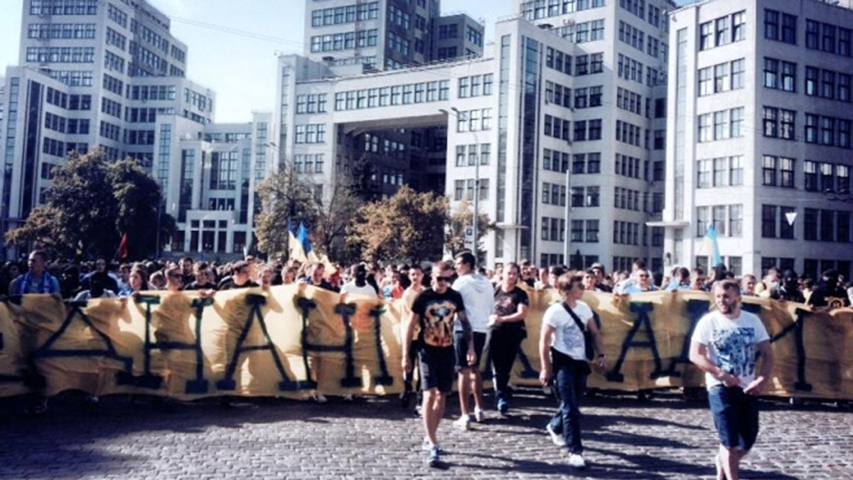 У Харкові ультрас провели марш на підтримку АТО (Фото) - фото 1