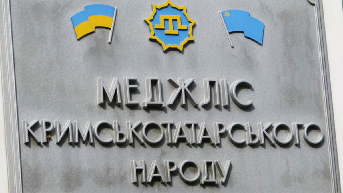 З будівлі Меджлісу у Криму зірвали український прапор - фото 1