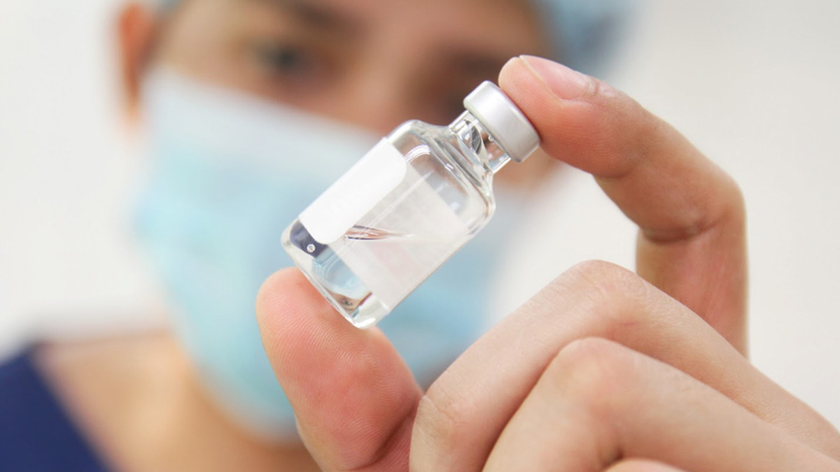 У Великобританії на здоровій людині випробували вакцину проти вірусу Ебола - фото 1