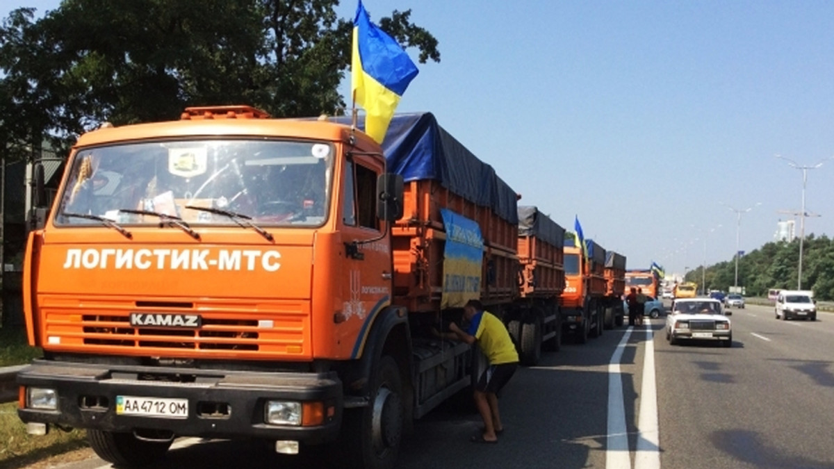 Перші вантажівки української гуманітарної допомоги доставили в Луганськ - фото 1