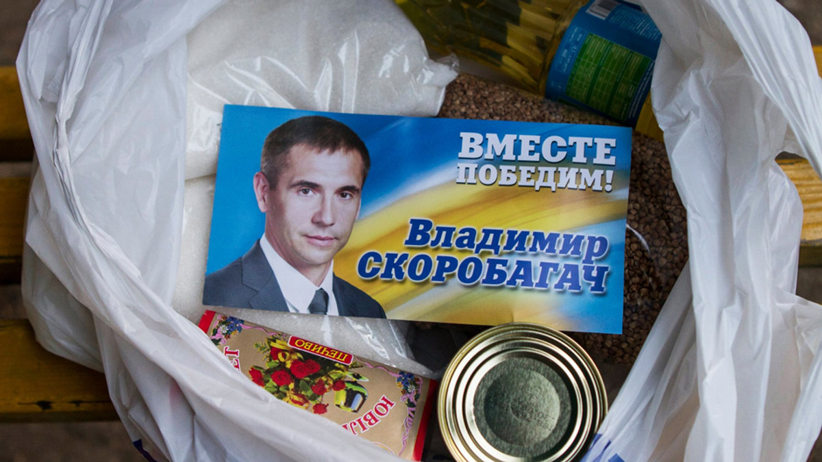 На Харківщині виборців підкуповують продуктовими наборами - фото 1