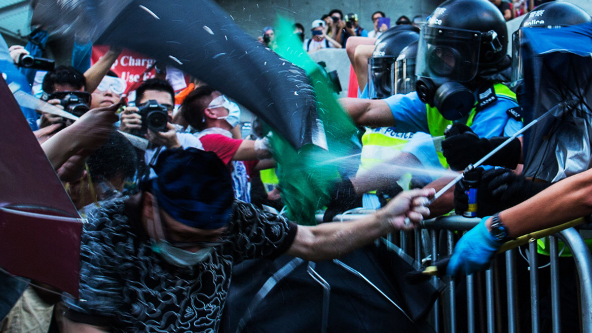 Лідером протестів в Гонконзі виявився 17-річний студент - фото 1