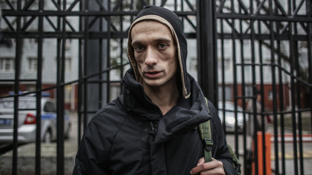 Російського художника звинуватили у вандалізмі через підтримку Майдану - фото 1