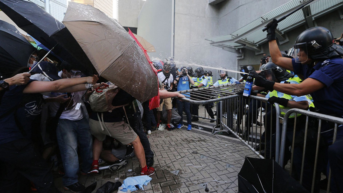 Влада Гонконгу висунула демонстрантам ультиматум - фото 1