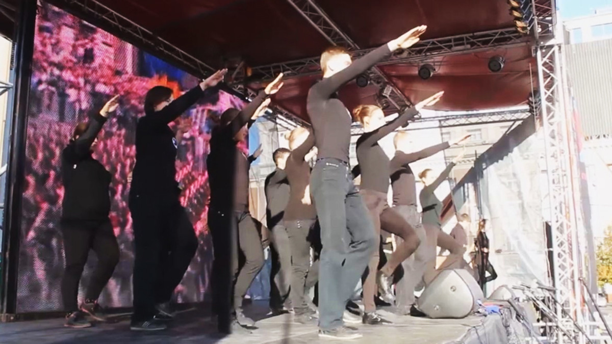 Як Донецьк святкував півріччя існування «ДНР» (Відео) - фото 1