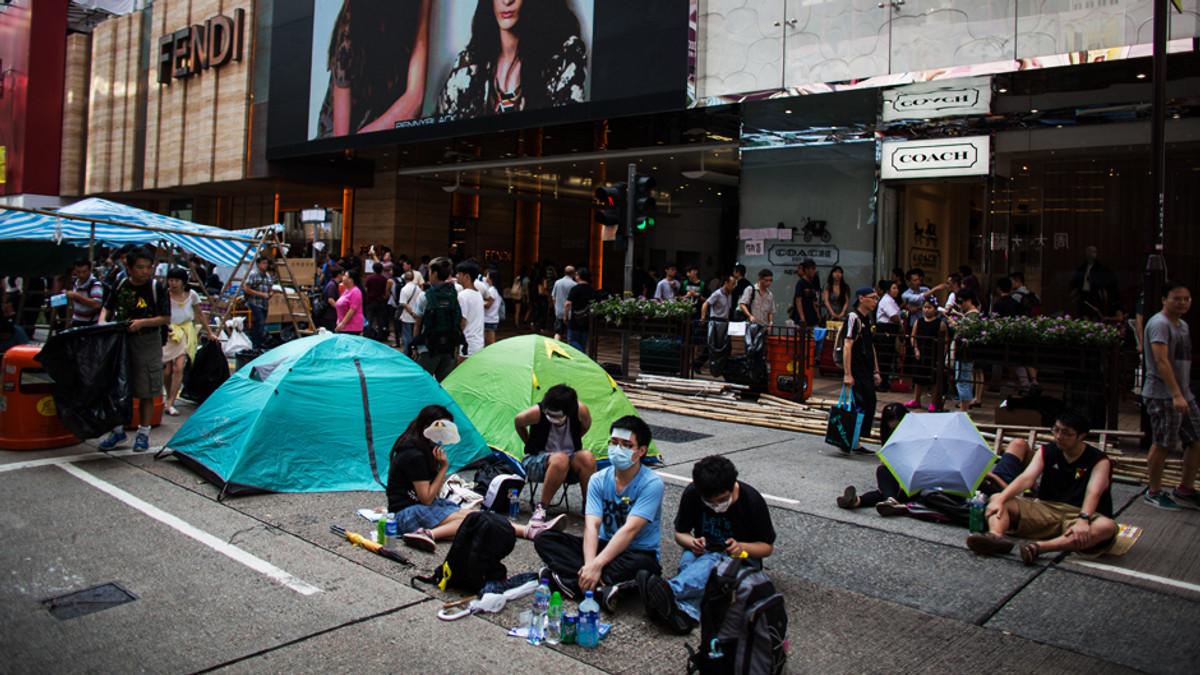 Більшість демонстрантів в Гонконзі покинули барикади - фото 1