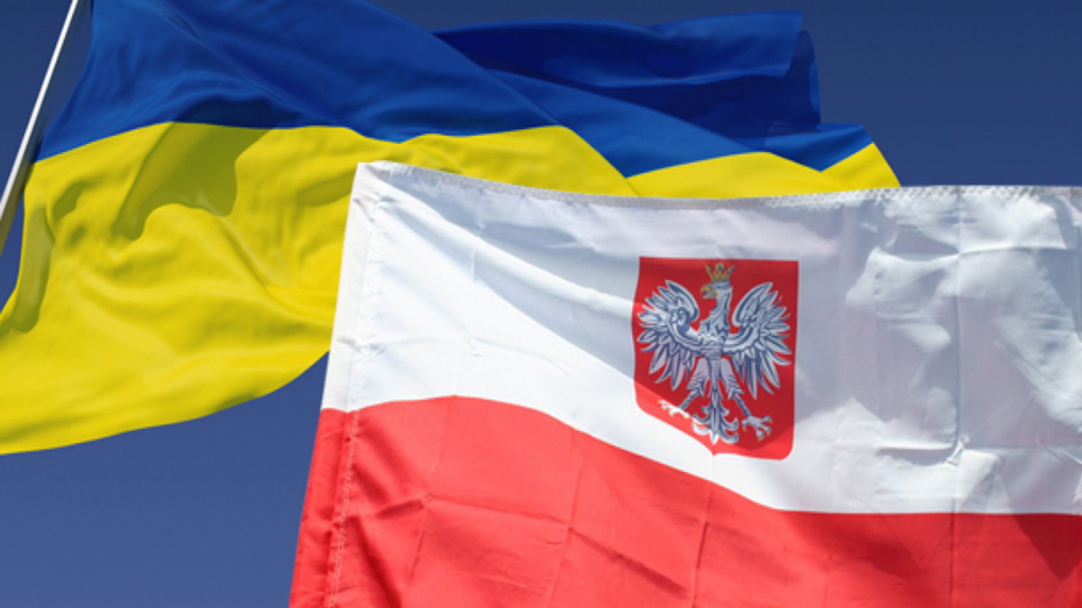 Варшава відправила в Україну гуманітарний конвой (Відео) - фото 1