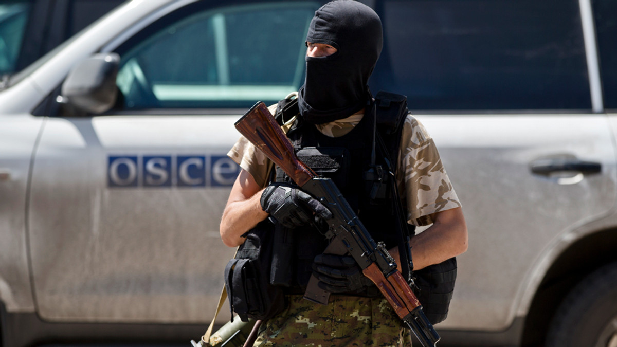 Бойовики на Луганщині обстріляли автомобіль ОБСЄ - фото 1