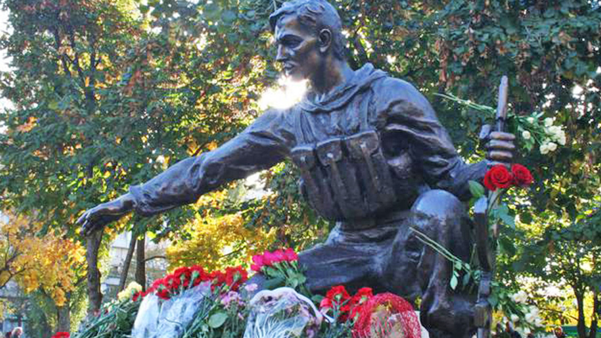 У Києві встановили пам'ятник бійцям АТО (Фото) - фото 1