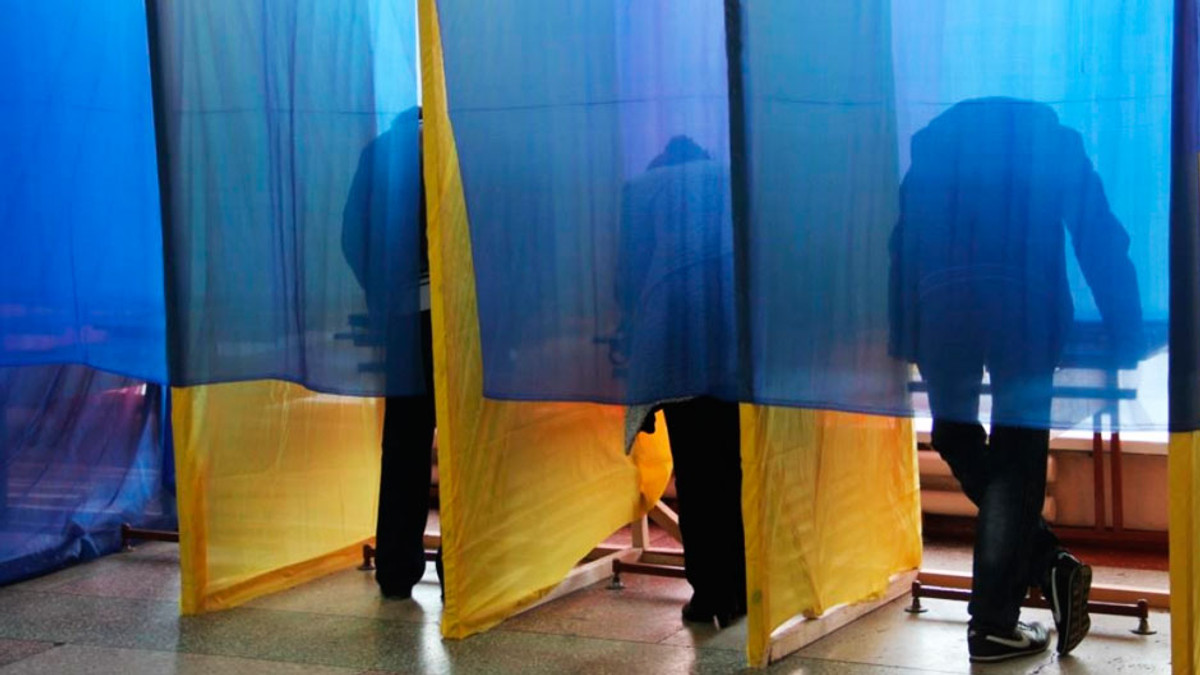 На дільницях на Луганщині голосували тільки працівники дільниць - фото 1