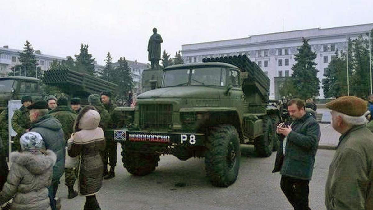 Терористи в Луганську хизувались новою технікою (Фото) - фото 1