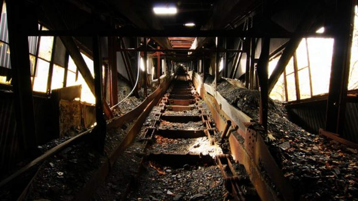 На Донбасі працює лише 7 шахт - фото 1