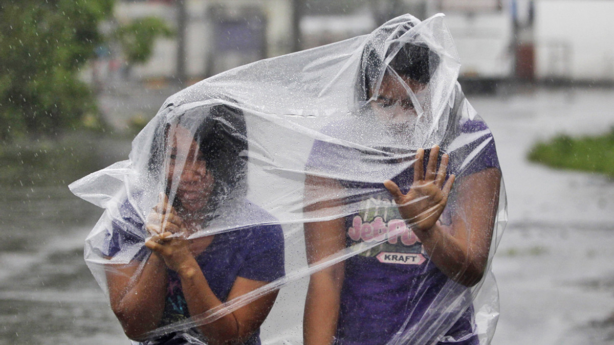 700 тисяч філліпінців покинули домівки через ураган (Фото) - фото 1