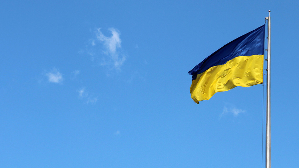 «Кіборги» встановили прапор України на даху аеропорту (Відео) - фото 1