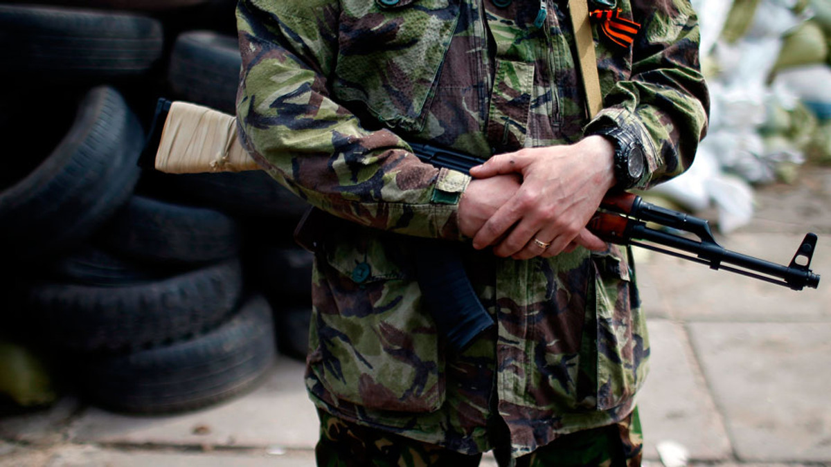 Бойовик «ДНР» зберігав арсенал зброї у сина (Фото) - фото 1