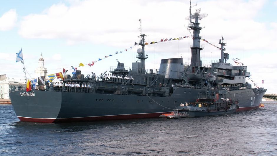 Росіяни з «містралей» відчалили додому (Відео) - фото 1