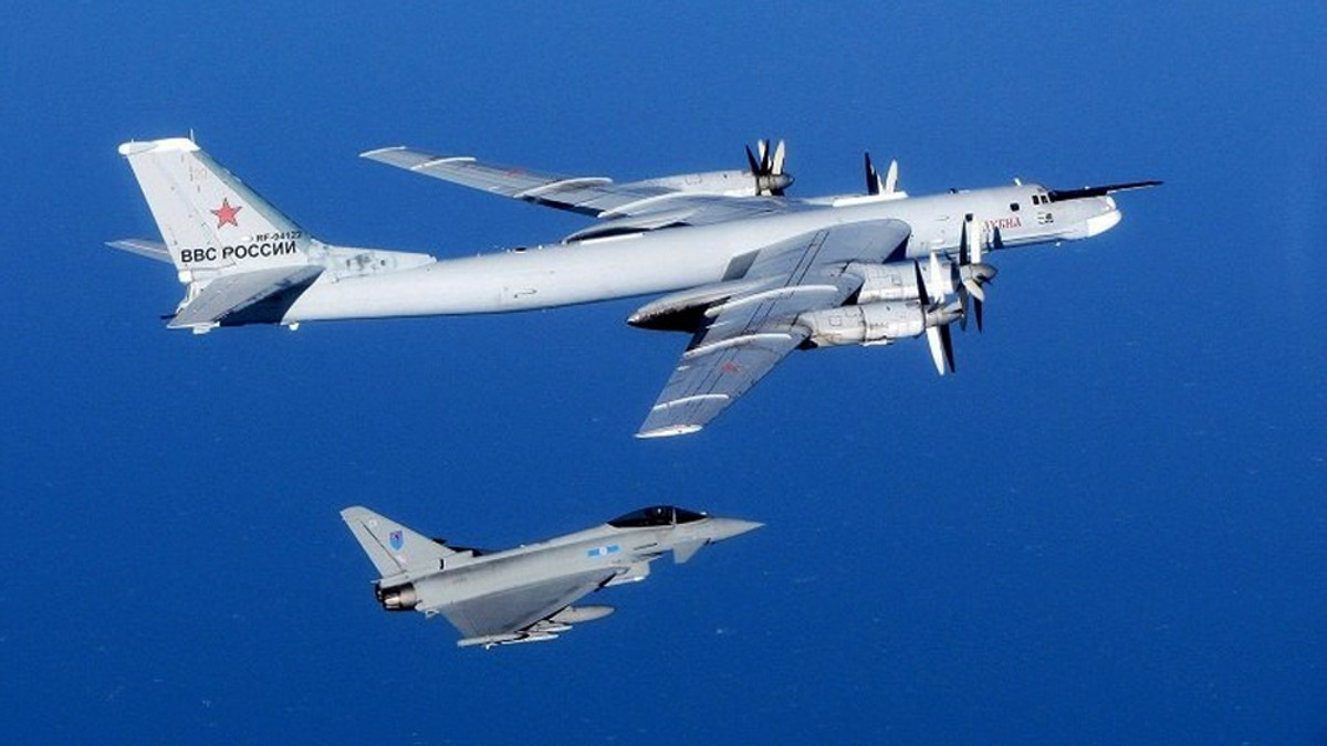 Росія стягує авіатехніку до Криму - фото 1