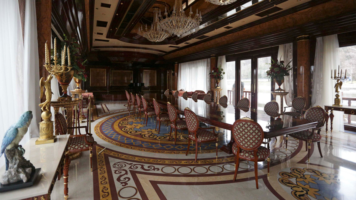 Колишня резиденція Януковича нині пустує - фото 1