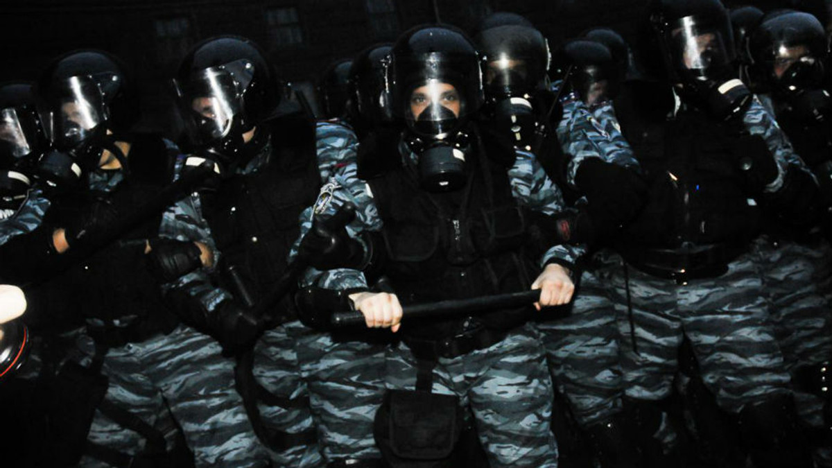 Чотирьох командирів «Беркуту» підозрюють у першому розгоні Майдану - фото 1
