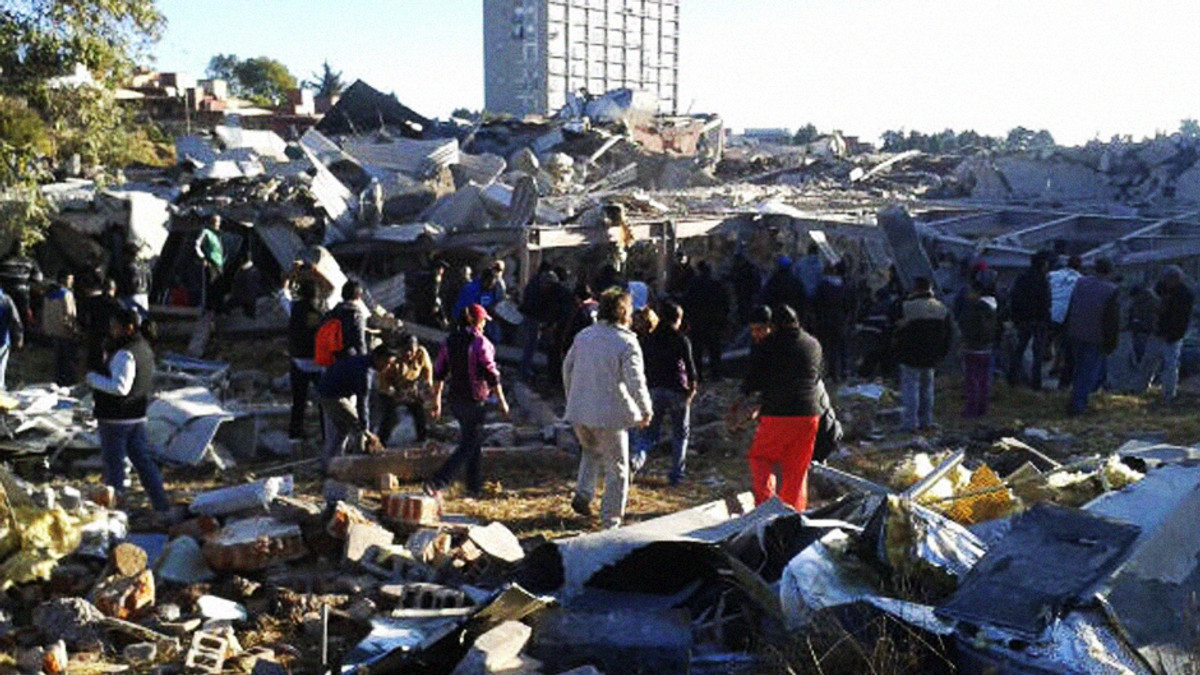 Потужний вибух зруйнував дитячу лікарню у Мехіко - фото 1
