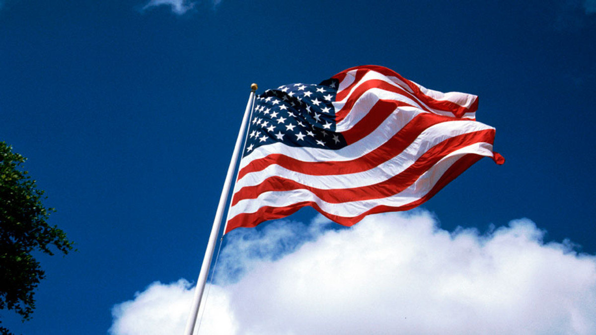 USA is OK: Доброволець з «АЗОВ» підняв прапор США в Широкино (Відео) - фото 1