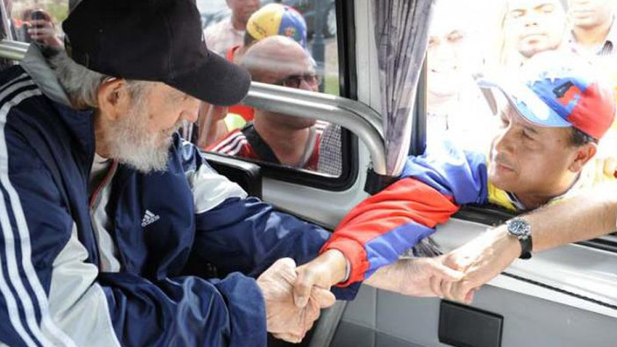 Фідель Кастро вперше за довгий час з'явився на людях - фото 1
