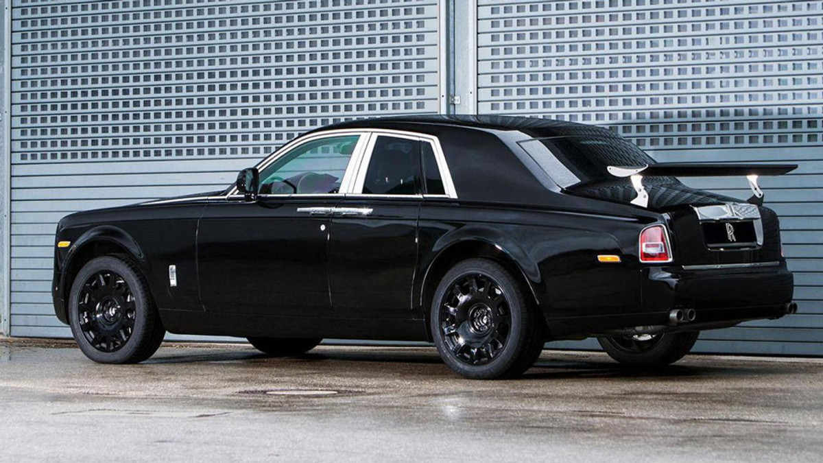 Rolls-Royce показали свій перший позашляховик - фото 1