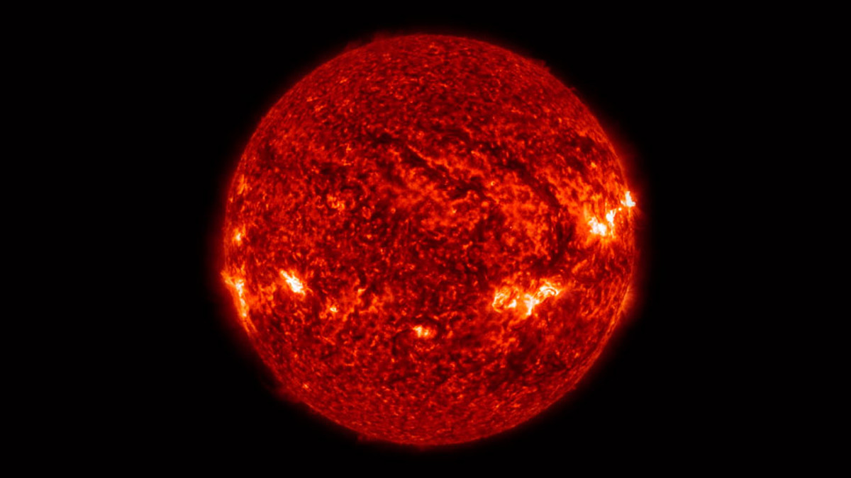 Вчені змонтували timelapse-відео Сонця, зняте з космічного телескопу - фото 1