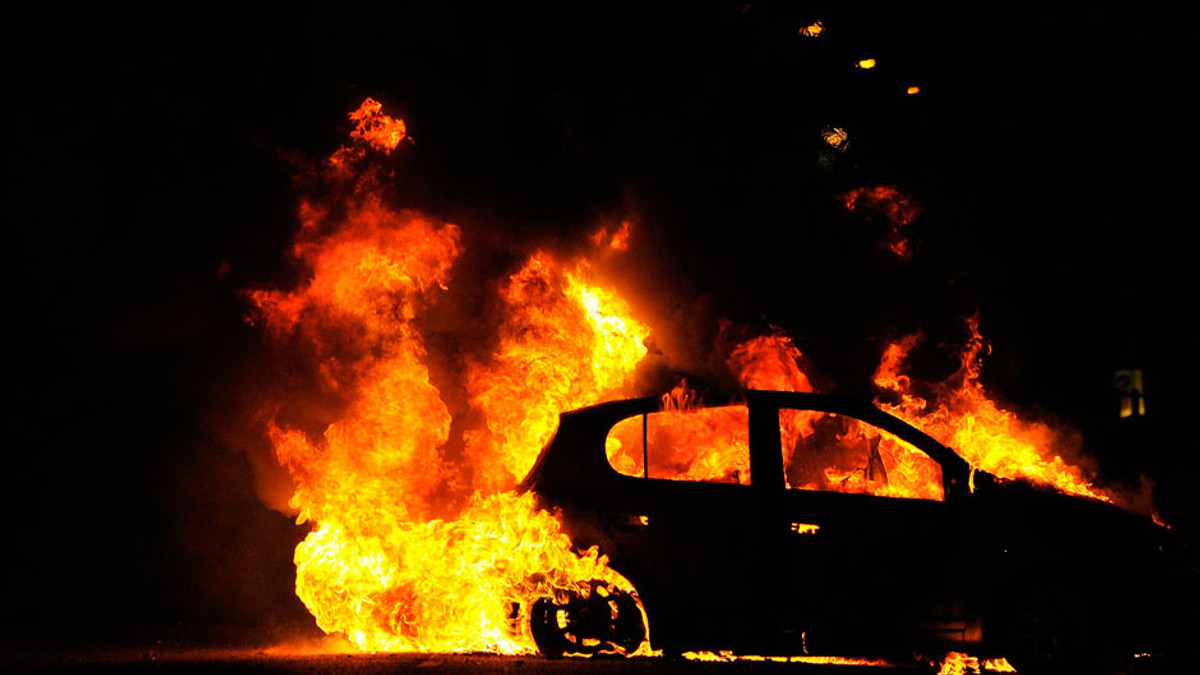У Харкові спалили авто волонтерів - фото 1