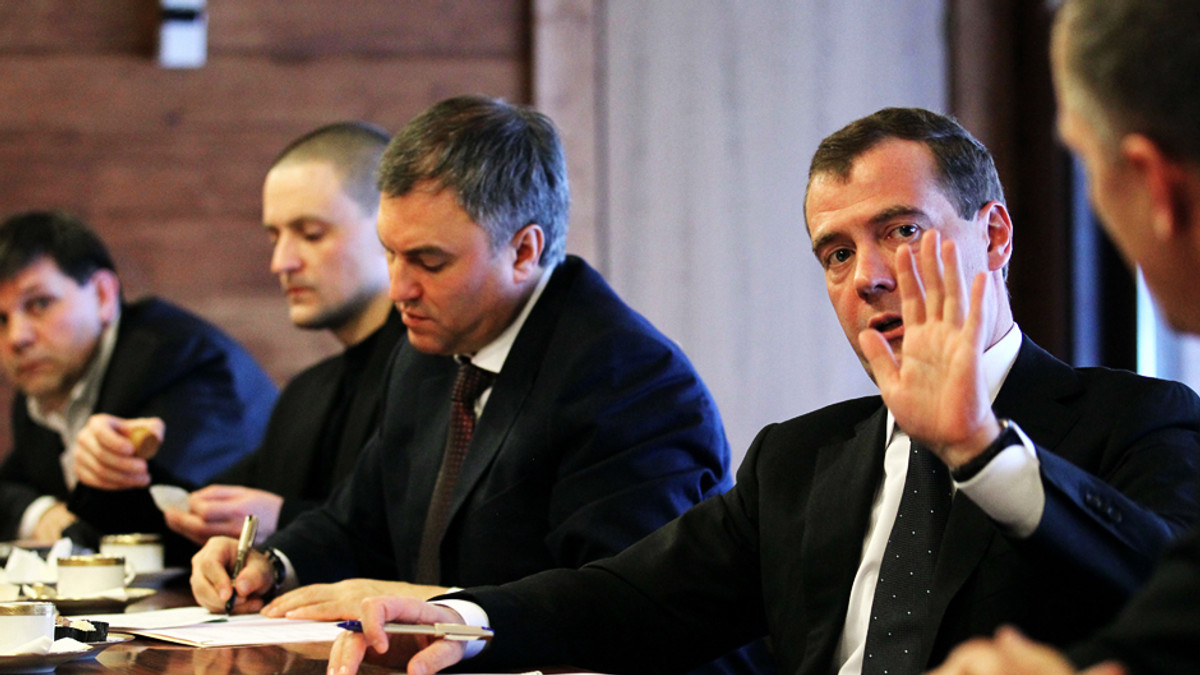 Медвєдєв прогнозує збиток від санкцій у 75 млрд євро - фото 1