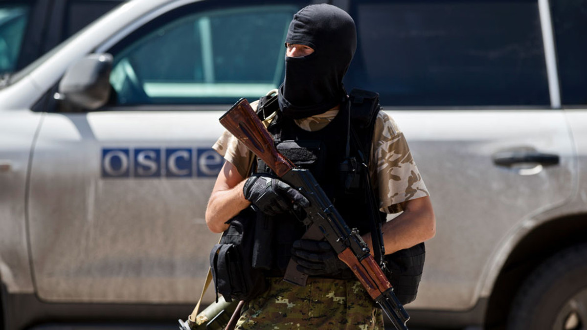 Терористи використали спостерігачів ОБСЄ в якості «живого щита» - фото 1