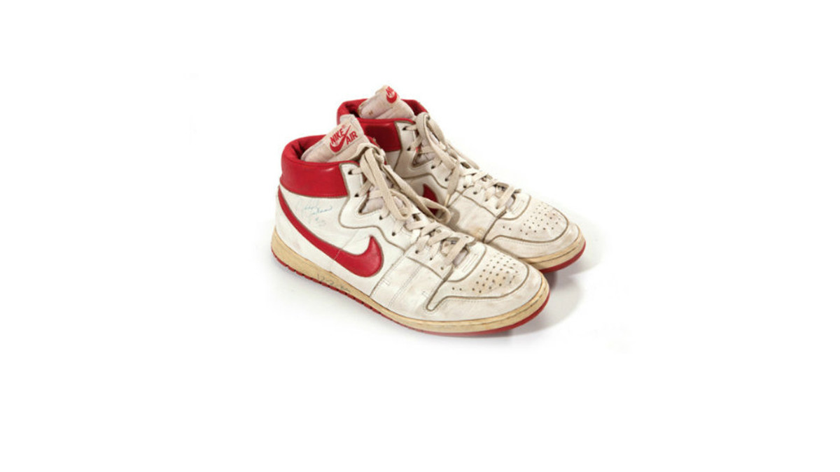 Кросівки Майкла Джордана пішли з молотка за $71 000 - фото 1