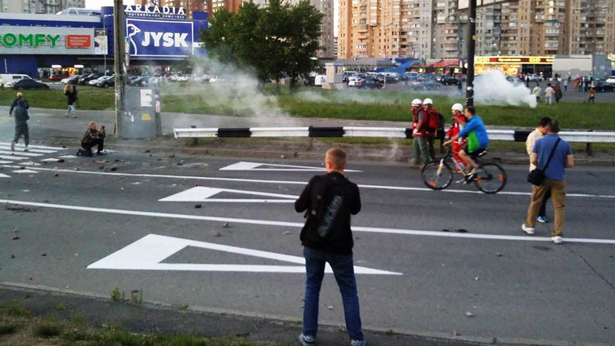 У Києві масова бійка біля забудови (Фото) - фото 1