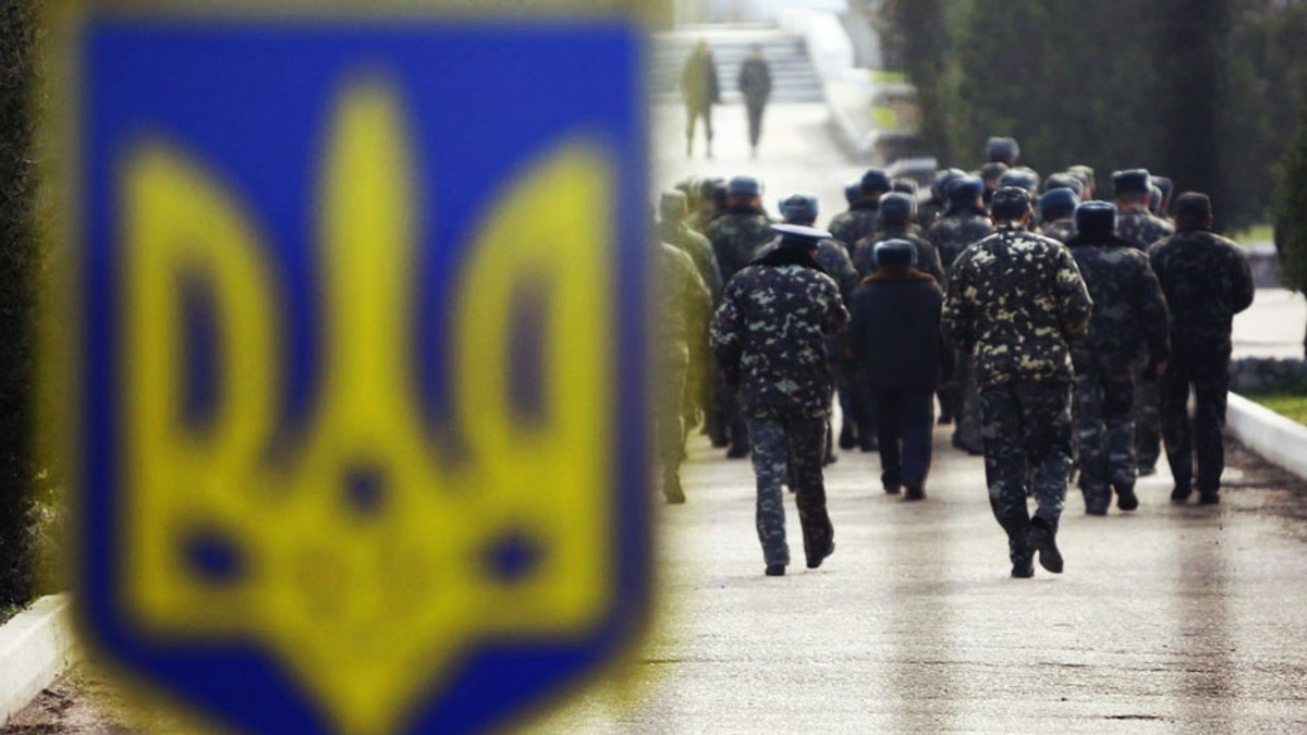 На Тернопільщині чиновники допомагали односельцям косити від армії - фото 1
