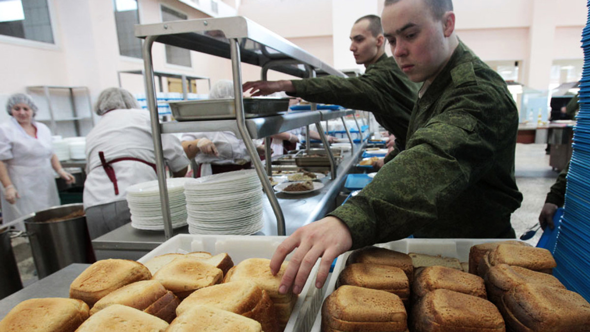 Українські військові їстимуть сало і шоколад - фото 1