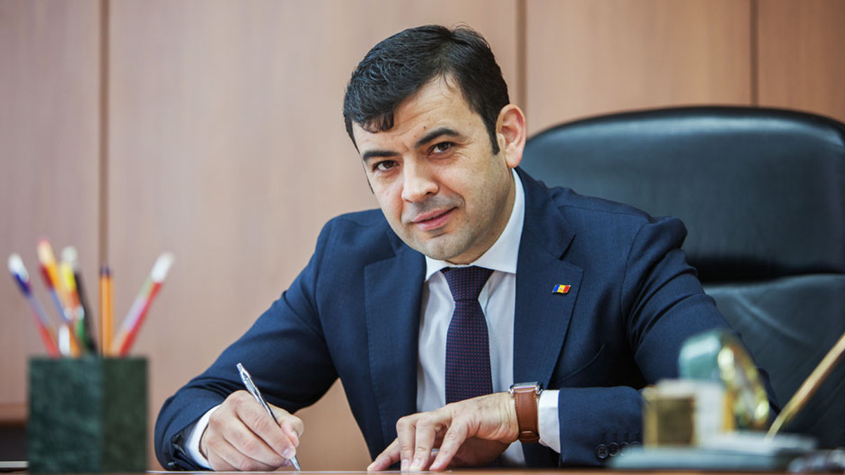 Прем'єр Молдови пішов у відставку через підроблений диплом - фото 1