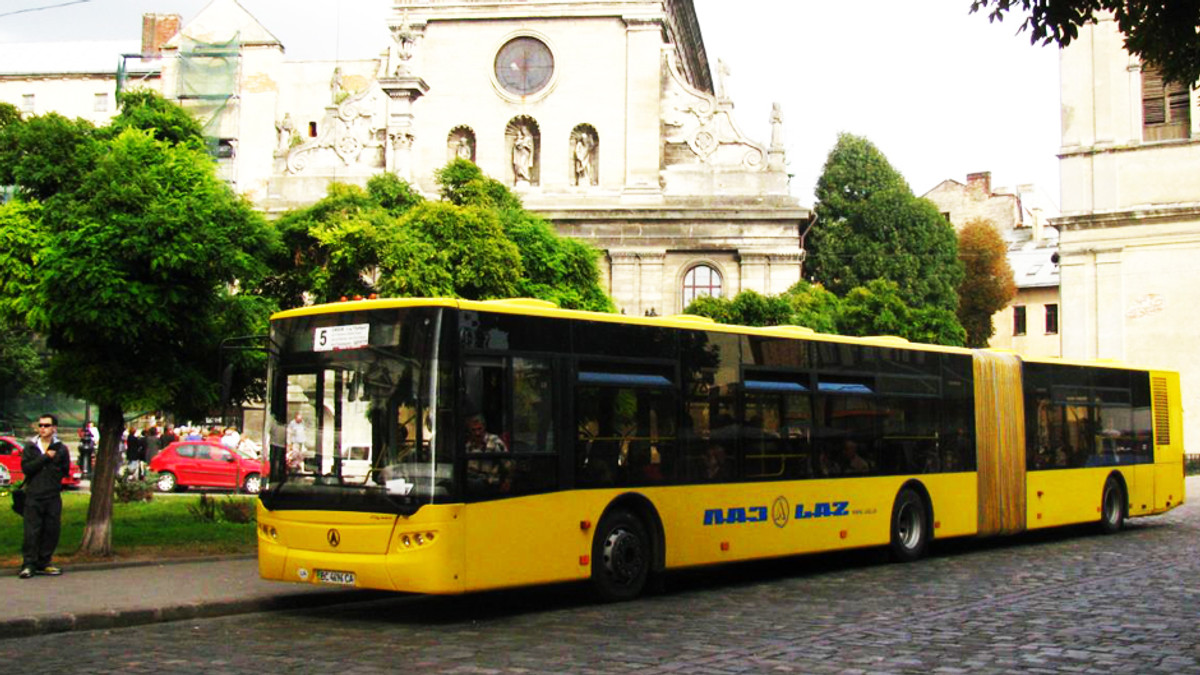 Фанів на матч Україна-Люксембург доставлять спецавтобуси - фото 1