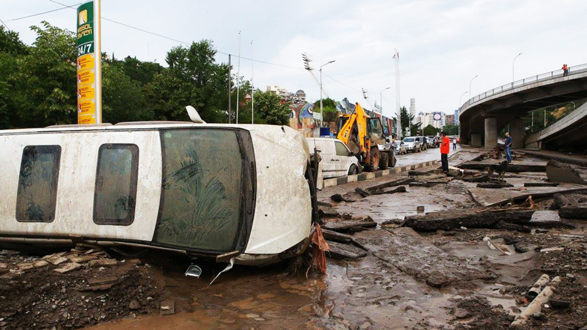 У Тбілісі від повені загинуло вже 15 людей - фото 1