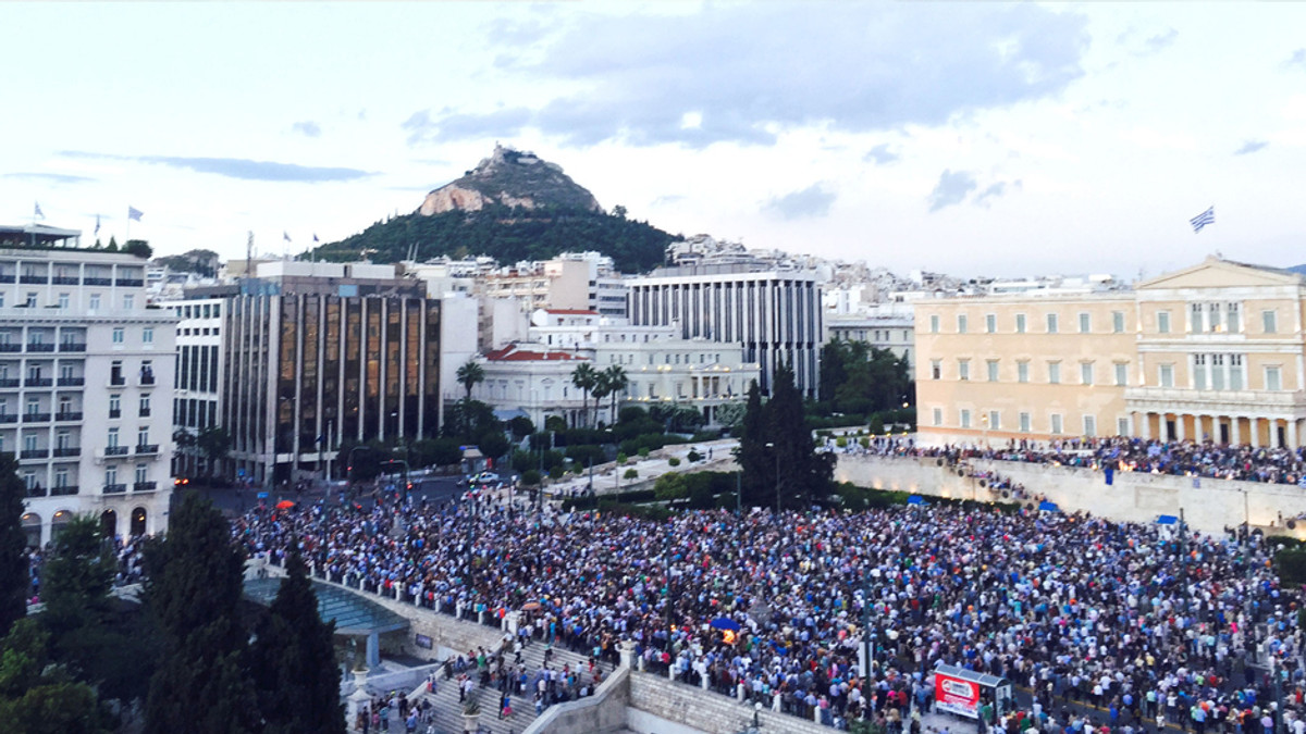 Тисячі греків протестують проти виходу з Єврозони - фото 1