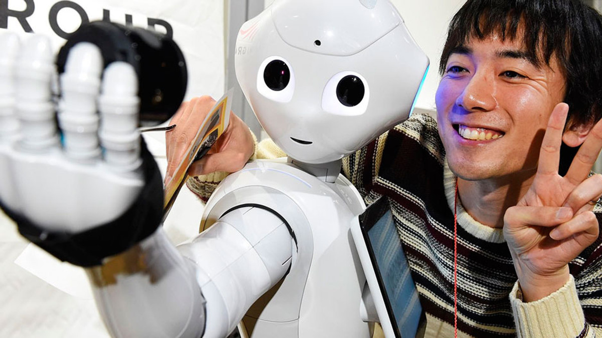 Людиноподібних роботів у Японії розкупили за хвилину - фото 1