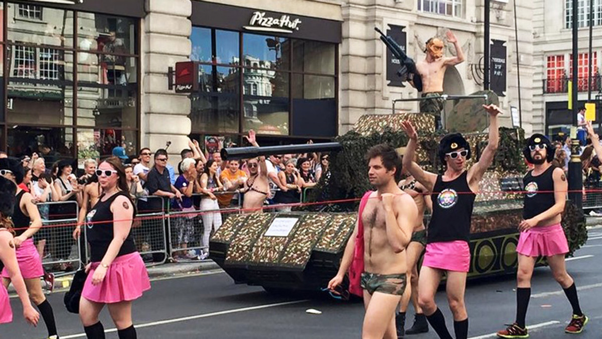 Путін очолив лондонський гей-парад (Фото) - фото 1