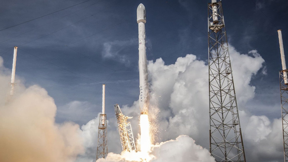 Ракета Falcon 9  вибухнула на 3-ій хвилині після старту - фото 1