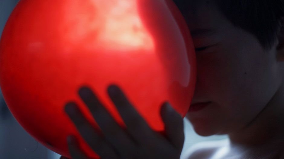 Батько фотографує унікальні звички свого сина-аутиста - фото 1