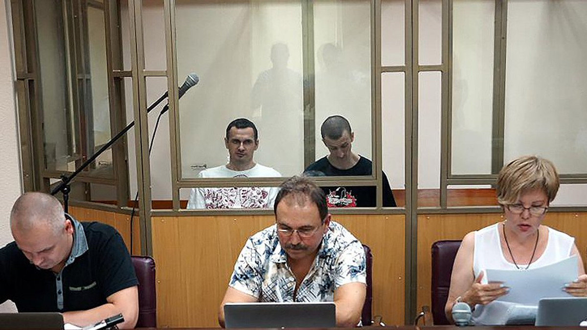 Засуджені Сенцов і Кольченко співають Гімн після проголошення вироку (Відео) - фото 1
